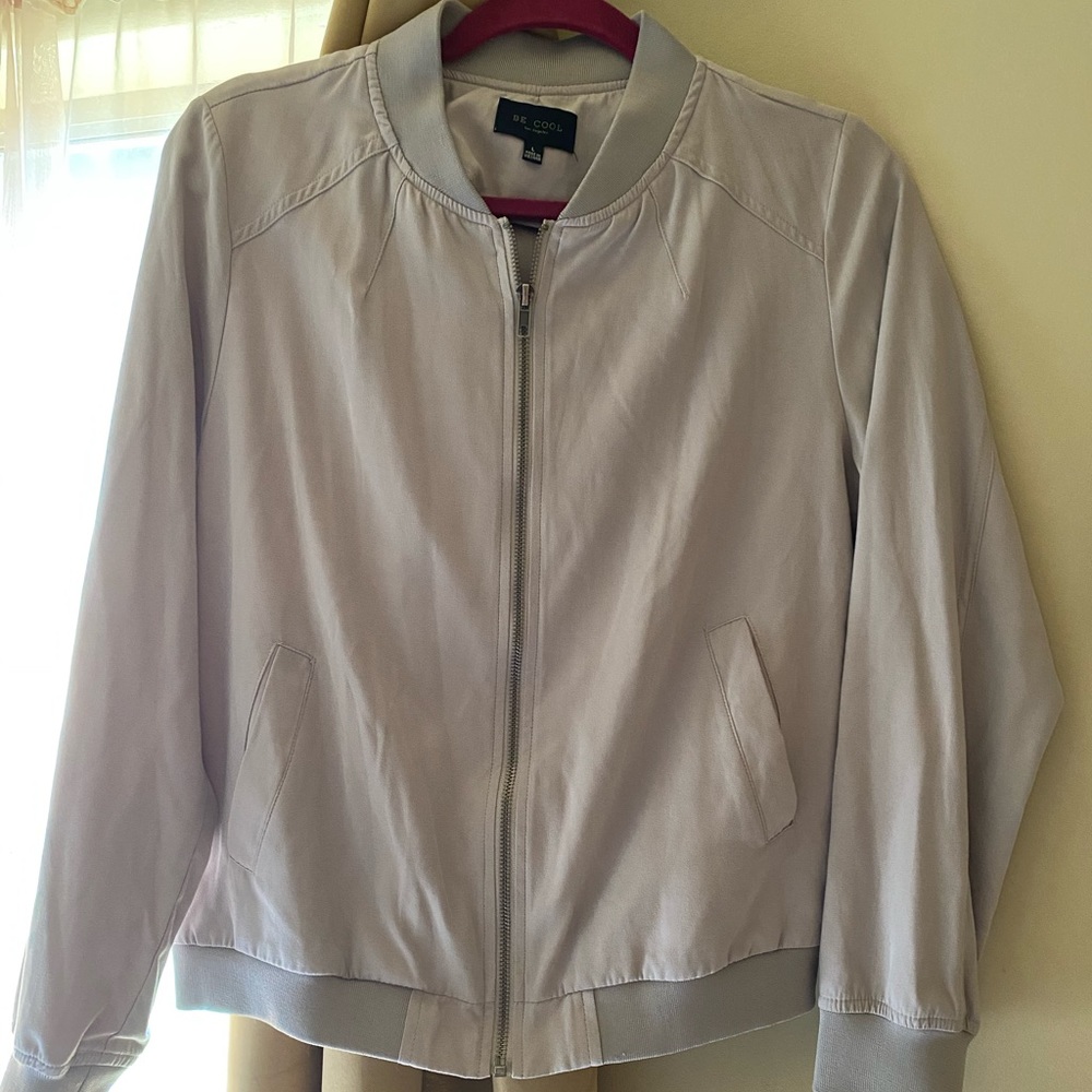 Gray thin light bomber jacket.